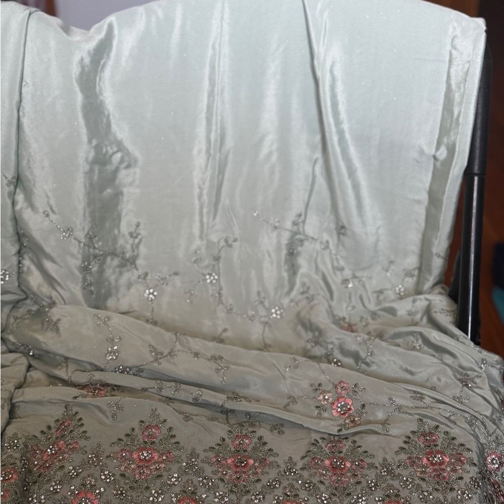 Elegant Floral Embroidered Saree in Green and Pink - Picture 9 of 11